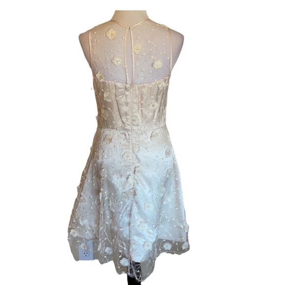 Taylor Dress size 8 beautiful lace with embellishment over ivory lining. - Picture 1 of 5